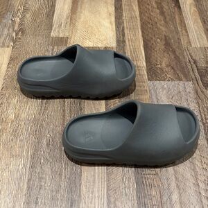Adidas Yeezy Slide - youth